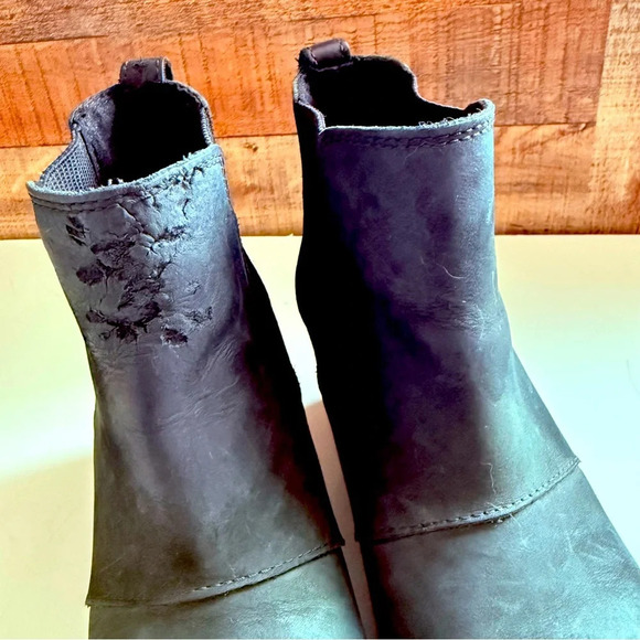 Sorel Joan of Arctic Wedged Chelsea Boots - Picture 5 of 8